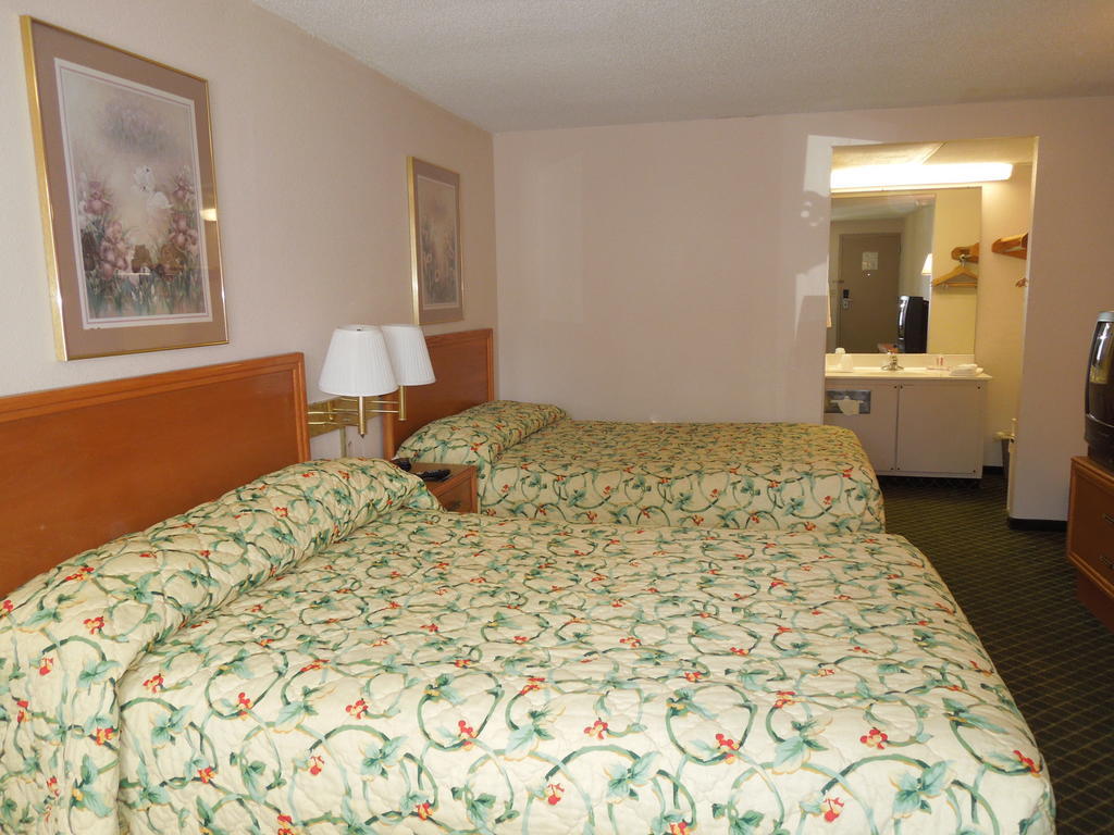 Knights Inn Elyria Quarto foto