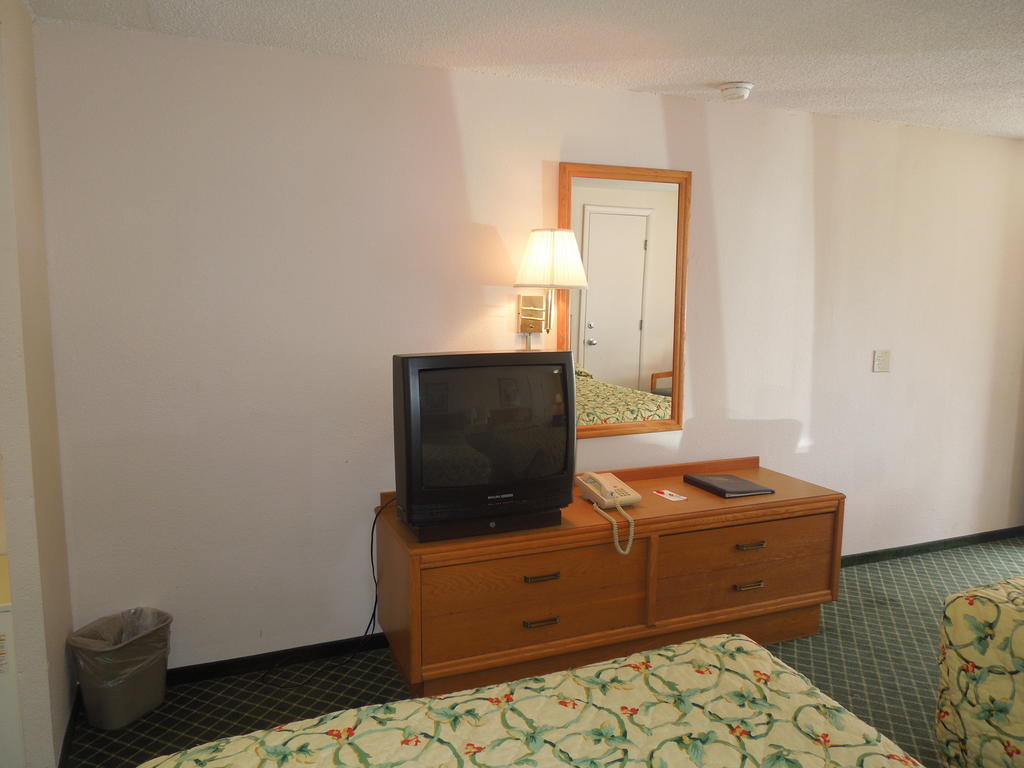Knights Inn Elyria Quarto foto